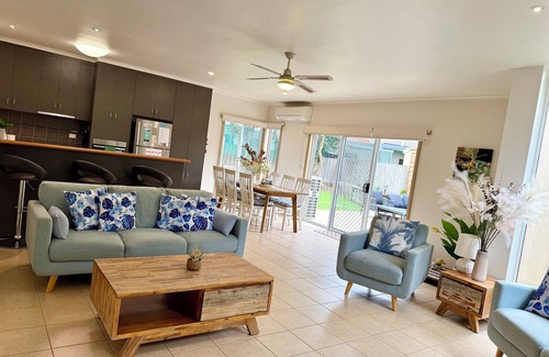 Torquay House | Pet-Friendly Retreat Steps from Gorgeous Whites Beach