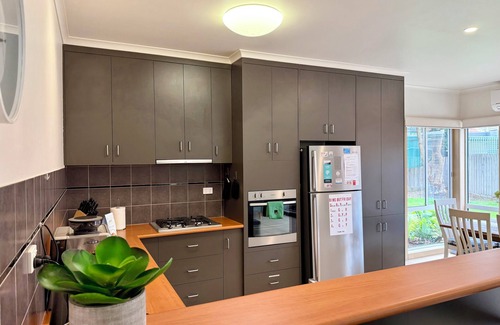Torquay House | Pet-Friendly Retreat Steps from Gorgeous Whites Beach