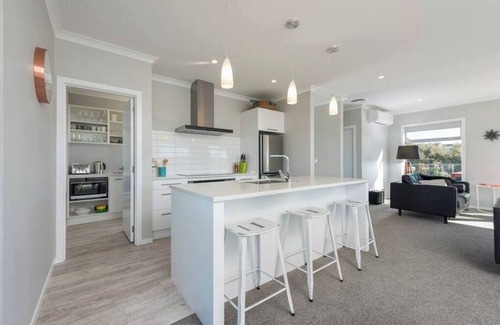 Papamoa Beach House | Experience Whitesands Beach House: Top Rated Family Escape