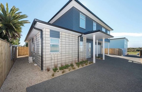Papamoa Beach House | Experience Whitesands Beach House: Top Rated Family Escape