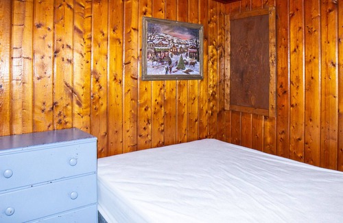Houghton Lake Resort | Whitetail Family Resort (Moose Cabin)
