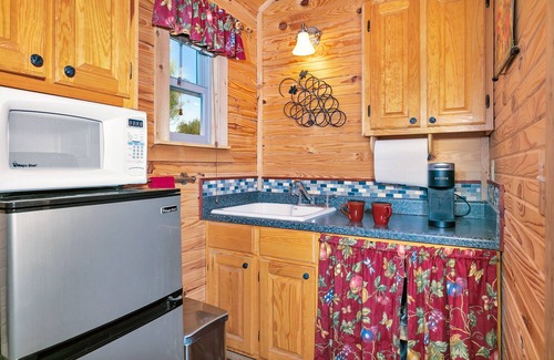 Llano Cabin | Whitetail Oaks Guesthaus: Country Views & Cozy Fire Pit