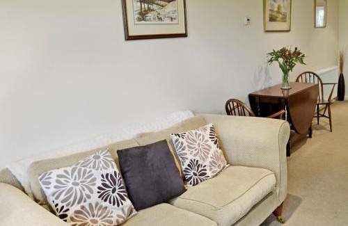 Skipton House | Welcoming Whitethorn Lodge: Family-Friendly & 4-Star Rated