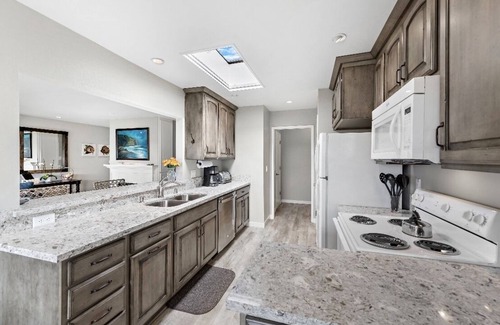 San Clemente Condo | Ocean View Retreat: Parkview #203 Steps from the Beach