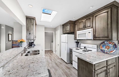 San Clemente Condo | Ocean View Retreat: Parkview #203 Steps from the Beach