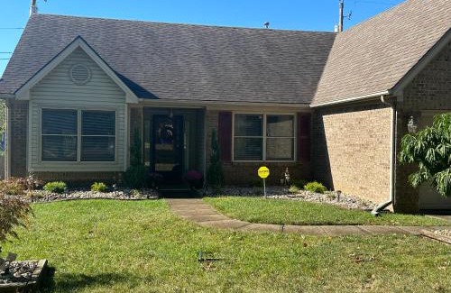 Lexington House | Family-Friendly Retreat at Whitfield Manor: Guest Rated 9.8