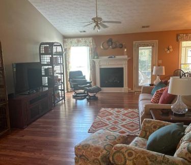 Lexington House | Family-Friendly Retreat at Whitfield Manor: Guest Rated 9.8