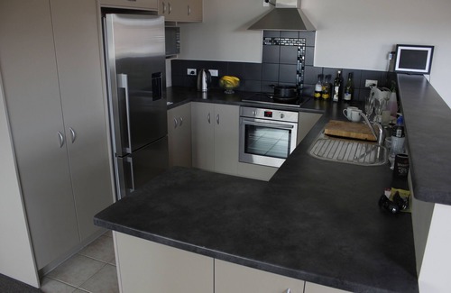 Whitianga House | Whitianga Escape - Relax by the Ocean with Spa Amenities