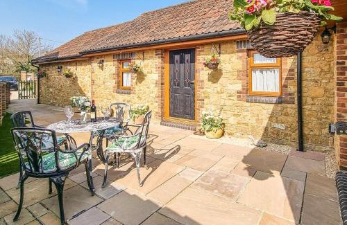 Eleighwater House | Whitney Cottage: Pet-Friendly Retreat with Hot Tub Awaits