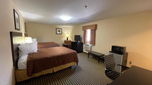 Hamden Hotel | Family-Friendly Retreat at Whitney Inn & Suites