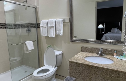 Hamden Hotel | Comfort at Whitney Inn & Suites: Spa, Breakfast & More