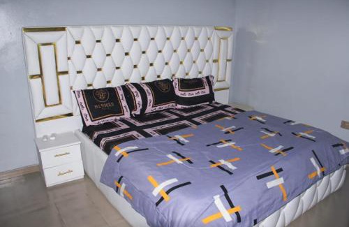 Port Harcourt Apartment | Whitney white 1bedroom shortlet apartment 24hr light Stadium Road N55,000