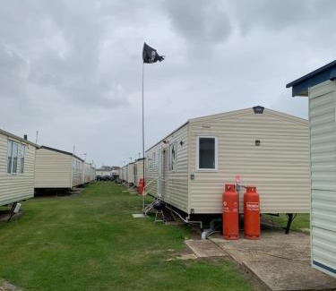 Seasalter Apartment | Cozy Whitstable 2-Bed Park Home at Alberta Holiday Park
