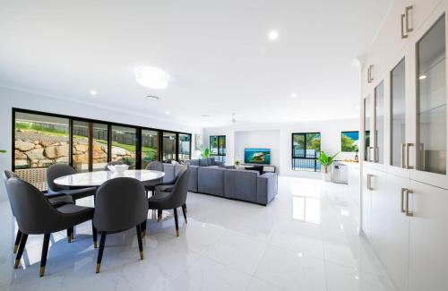 Airlie Beach House | Whitsunday Holiday Home: Family-Friendly Retreat Awaits