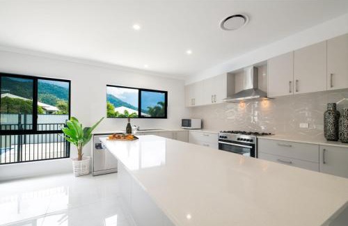 Airlie Beach House | Whitsunday Holiday Home: Family-Friendly Retreat Awaits