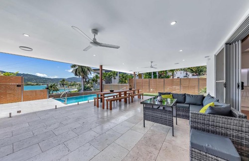 Airlie Beach House | Experience Hillcrest: 4-Star Stay in Whitsundays