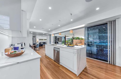 Airlie Beach House | Experience Hillcrest: 4-Star Stay in Whitsundays