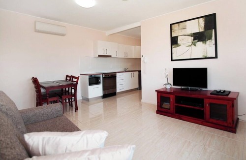 Bowen Hotel | Guest Rated: Whitsunday Sands Resort with Pool & Dining