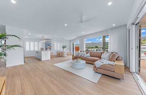 Airlie Beach House | Whitsunday Waterfront Luxury at 19 The Cove