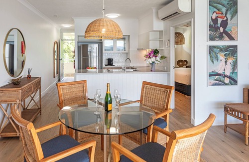 Hamilton Island Apartment | Whitsunday West Apartment 1303: Rated 10/10 with Pool & Kitchen