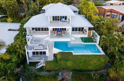 Shute Harbour House | Whitsundays Bliss: Ocean View Retreat with Pool Access