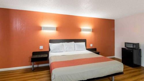 Clinton Hotel | Budget-Friendly Whitten Inn: Pet & Child Friendly Stay