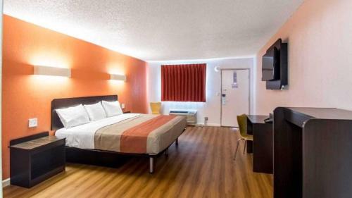 Clinton Hotel | Budget-Friendly Whitten Inn: Pet & Child Friendly Stay