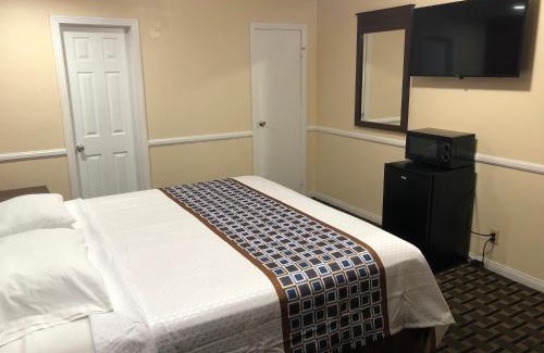West Whittier-Los Nietos Hotel | Budget-Friendly Whittier Travel Inn with Family Amenities