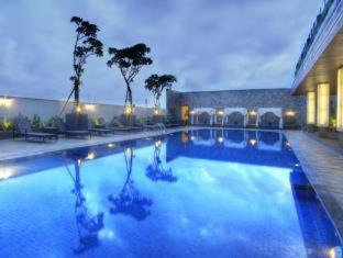 Kelapa Gading Barat Hotel | Relax at Whiz Prime Hotel Kelapa Gading with Ocean Views
