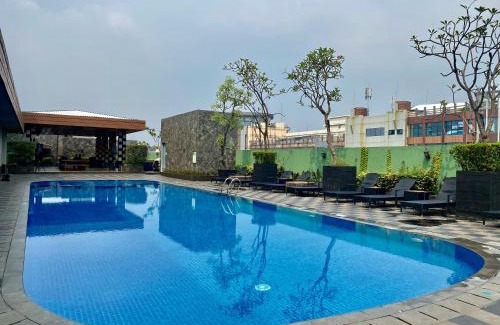 Kelapa Gading Barat Hotel | Relax at Whiz Prime Hotel Kelapa Gading with Ocean Views