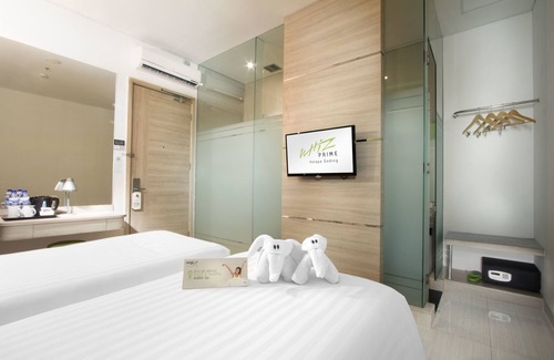 Kelapa Gading Barat Hotel | Budget-Friendly Whiz Prime Hotel Kelapa Gading with Pool