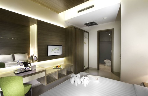 Kelapa Gading Barat Hotel | Budget-Friendly Whiz Prime Hotel Kelapa Gading with Pool