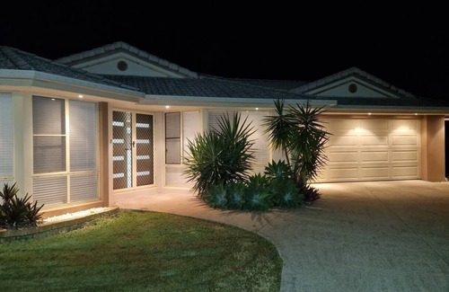 Urraween House | Whole 4 bedroom house with pool