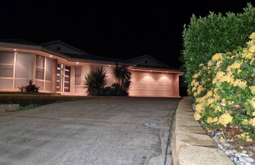 Urraween House | Whole 4 bedroom house with pool
