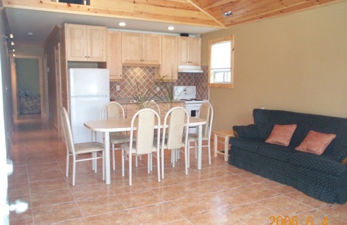 Wasaga Beach House | Whole Building Suites of Wasaga Beach 1