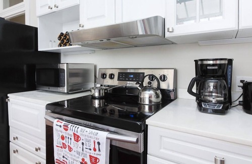 Columbus Apartment | Modern Condo with Wifi & King Beds Near Columbus Riverwalk
