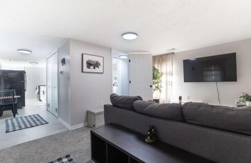 Wichita House | Whole Home Remodeled 1 Bed West Side Coffee Smrt TV WIFI