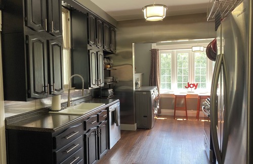 Athens House | Conveniently Located Hotel Steps from OU Campus