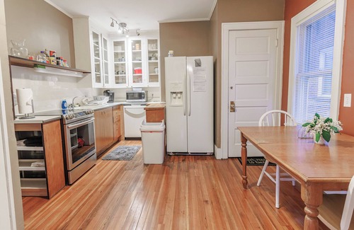 Rochester House | Whole House 5 min from Downtown 10-Beds sleep 14
