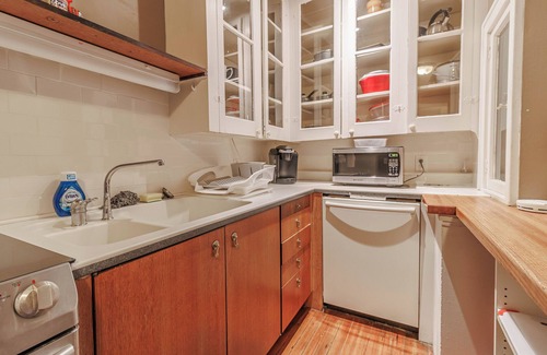 Rochester House | Whole House 5 min from Downtown 10-Beds sleep 14