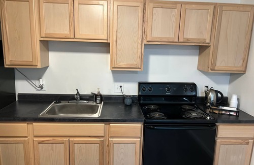 Westland House | Convenient Whole House Near DTW Airport with Great Amenities