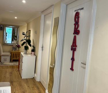 Cray Valley East House | Delightful Holiday Homes in Saint Mary Cray, UK with Spa