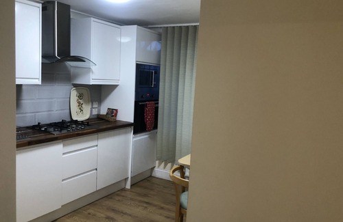 Cray Valley East House | Beautiful Cottage with Huge Garden and Parking Available