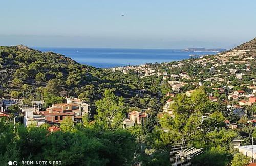 Kalyvia Thorikou House | Beach House Retreat with Breathtaking Views and Family-Friendly Amenities