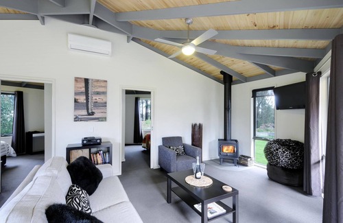 Kinglake Bed & Breakfast | Inviting Getaway - Whole Property at Karma Kinglake