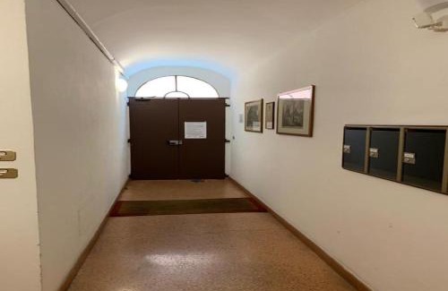 L'antico Ghetto Ebraico Apartment | Family-Friendly Whouse Suite at Gold Towers - 8/10 Rating
