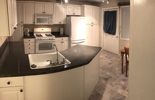 Billings House | Experience a House Stay: Guest Rated 9.6 with Kitchen!