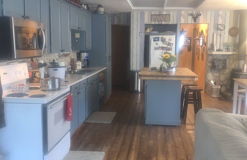 Okanagan-Similkameen Cabin | Indulge in Endless Happy Hours at Tulameen Paradise