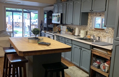 Okanagan-Similkameen Cabin | Indulge in Endless Happy Hours at Tulameen Paradise