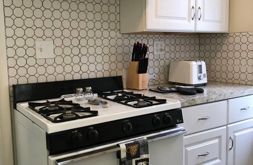 Butler Apartment | Experience Stylish Living: Apartment with Kitchen & High Rating